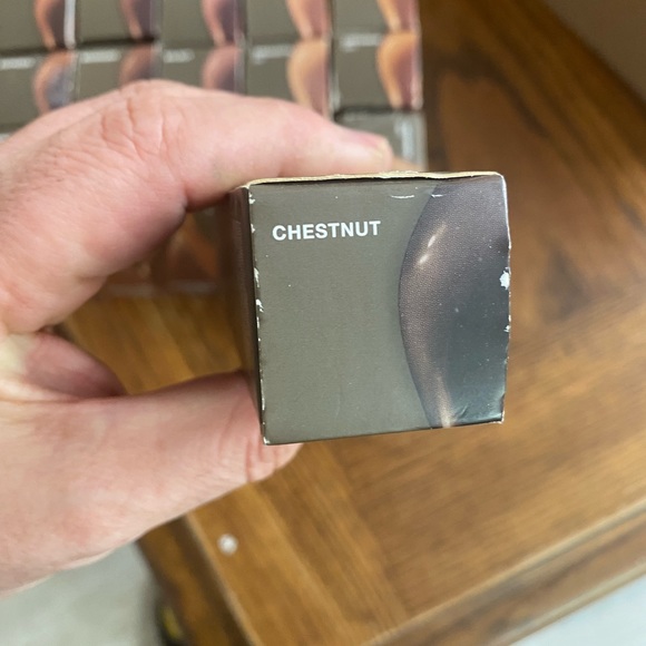 Becca Ultimate Coverage 24 Hour Foundation CHESTNUT - Picture 2 of 6